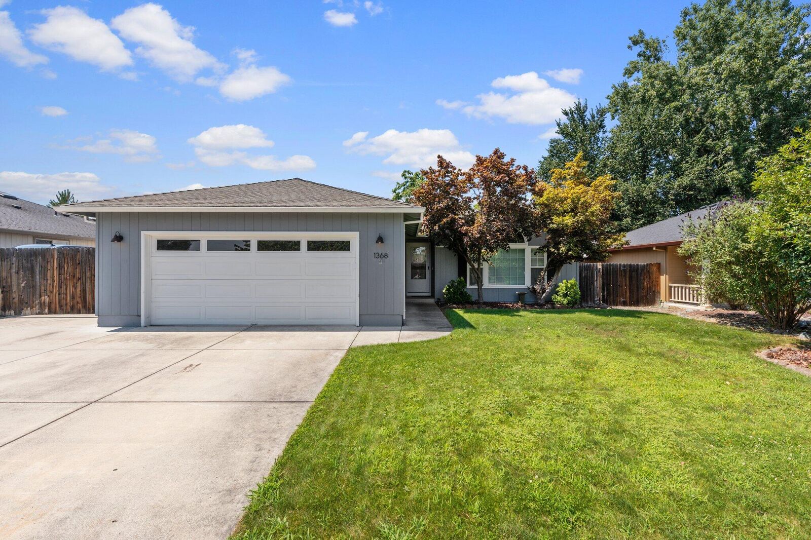 Property Photo: 1368 Andrew Drive OR 97501