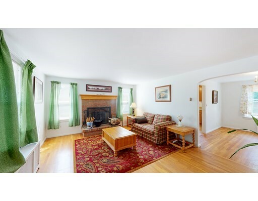 Property Photo:  61 Burncoat Ter  MA 01605 