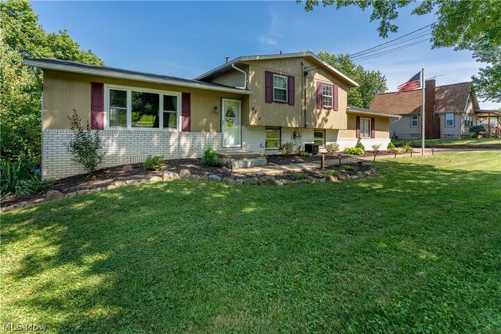 4210 Stump Avenue SW  Navarre OH 44662 photo