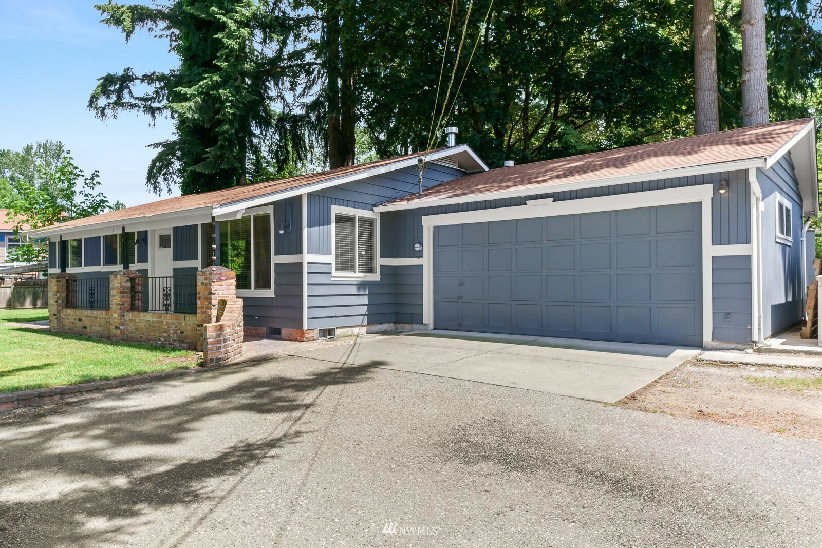 Property Photo:  1927 Jefferson Way  WA 98087 