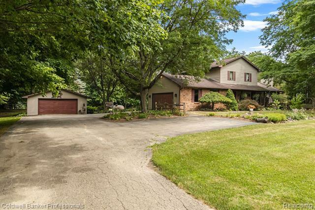 Property Photo:  5221 Country Squire Road  MI 48428 