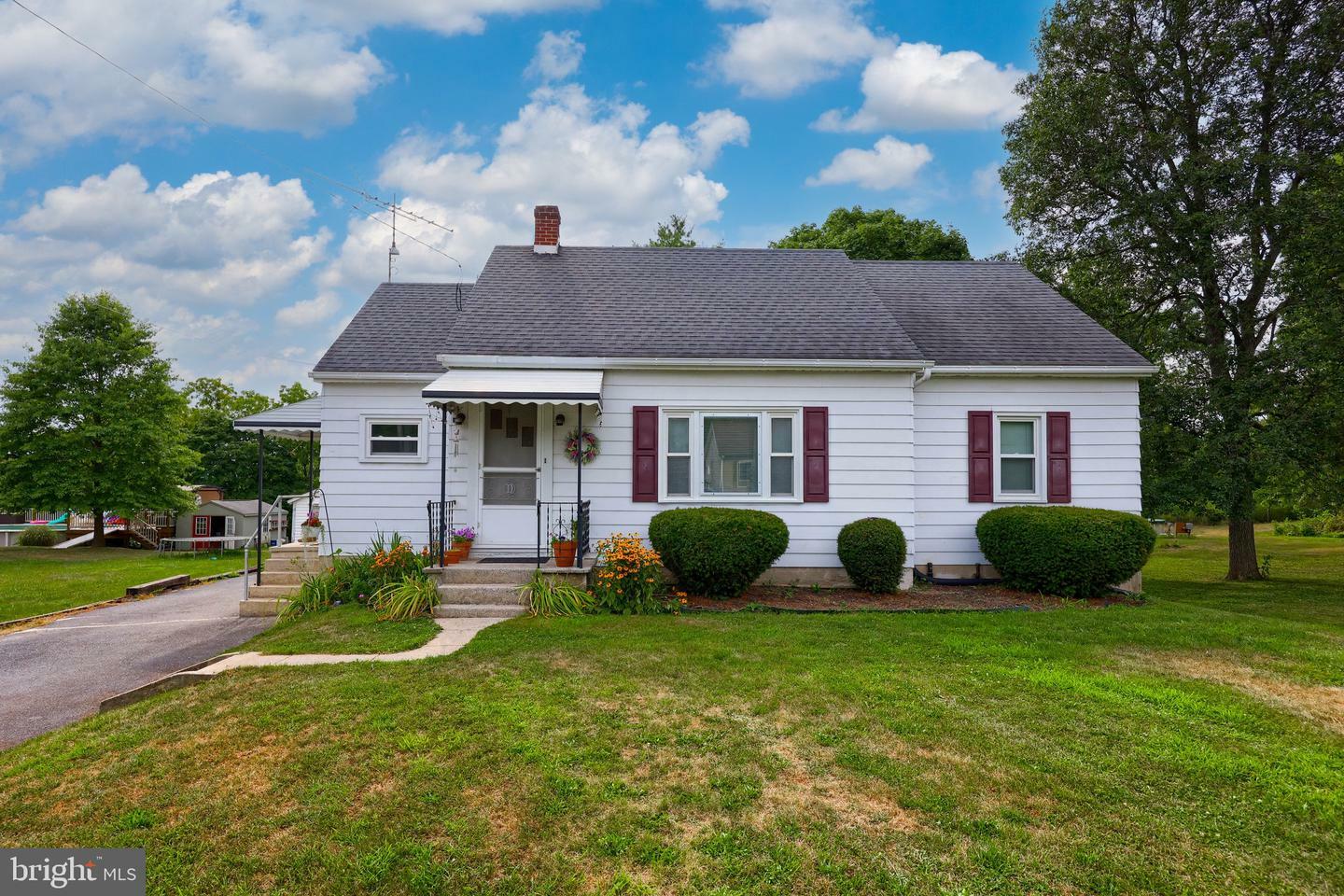Property Photo: 2609 S Pine Grove Street PA 17046