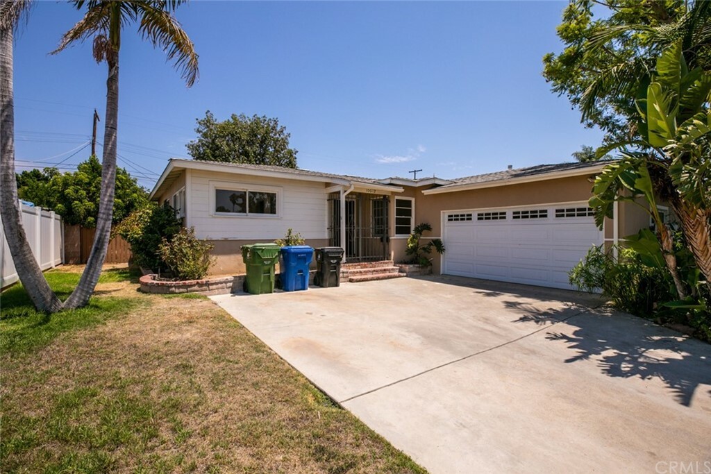 Property Photo:  10012 Memory Park Avenue  CA 91345 