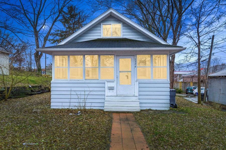 Property Photo:  1326 Stillwater Avenue  MN 55106 