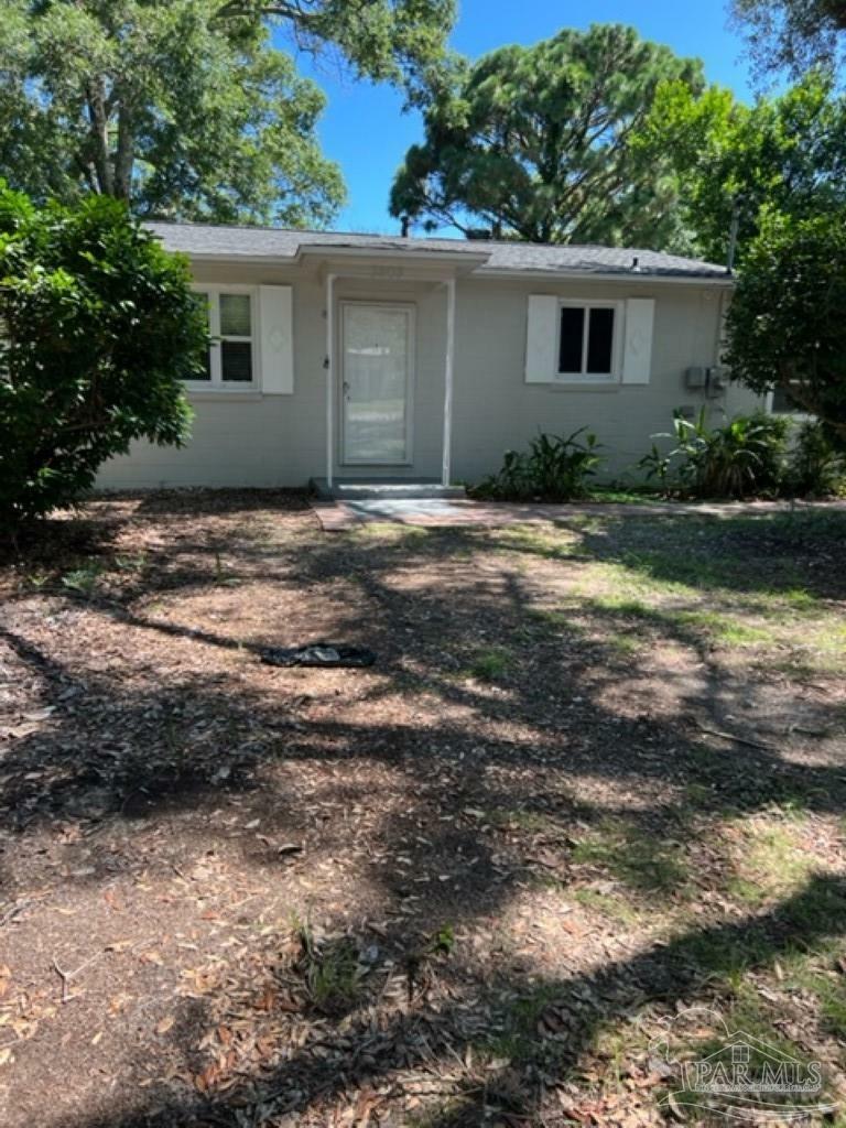 Property Photo:  3203 E Lloyd St  FL 32503 