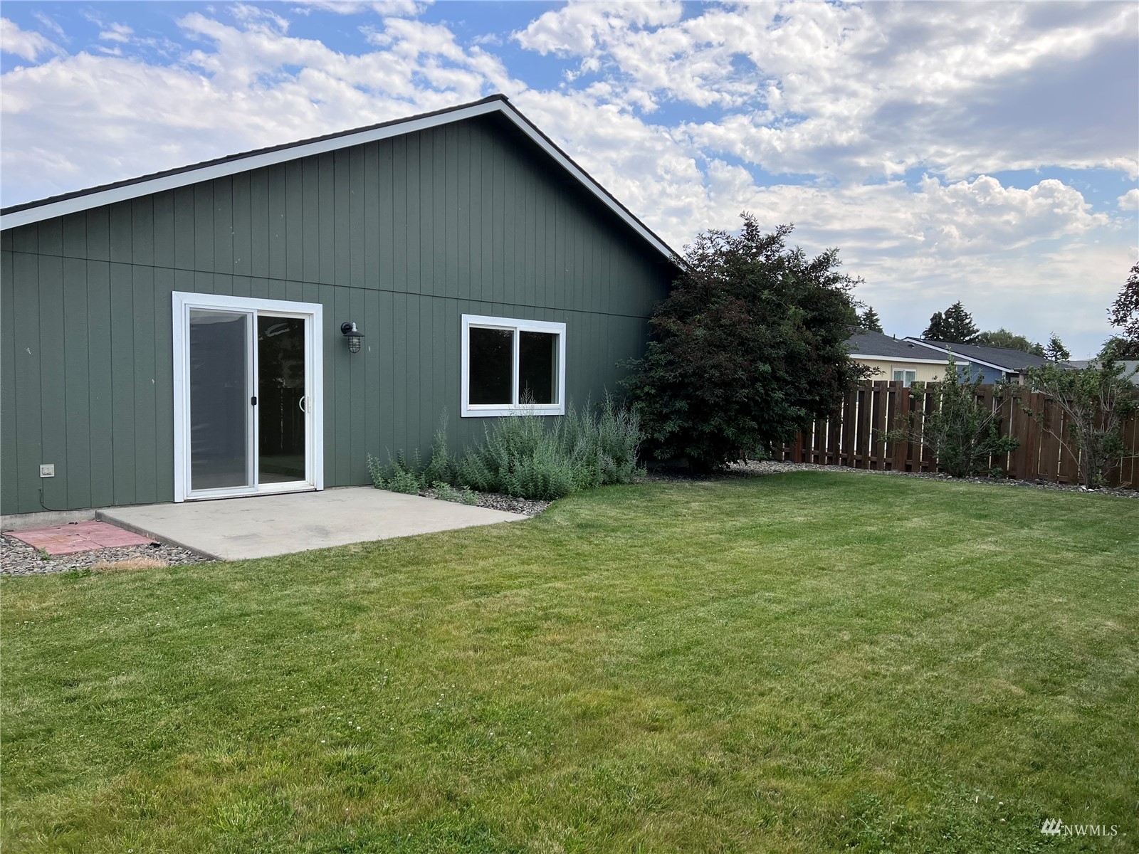 Property Photo:  707 N Spokane Street  WA 98934 