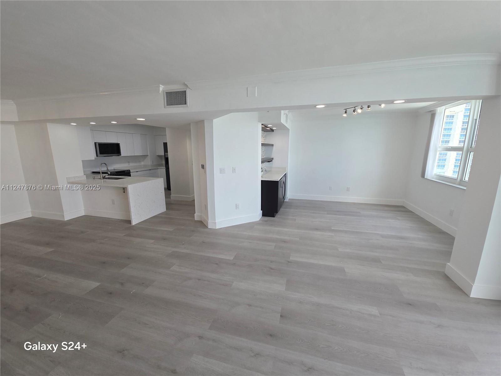 Property Photo: 1155 Brickell Bay Dr 3404 FL 33131