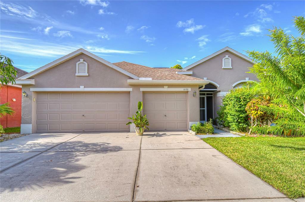 Property Photo: 1630 Mira Lago Circle FL 33570