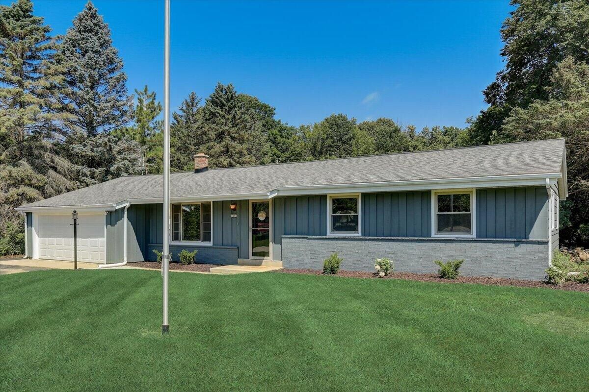 Property Photo:  3404 Maple Dr  WI 53033 