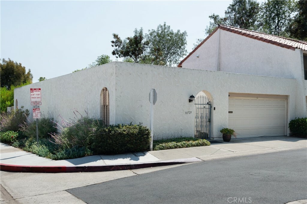 Property Photo:  30729 Calle Chueca  CA 92675 