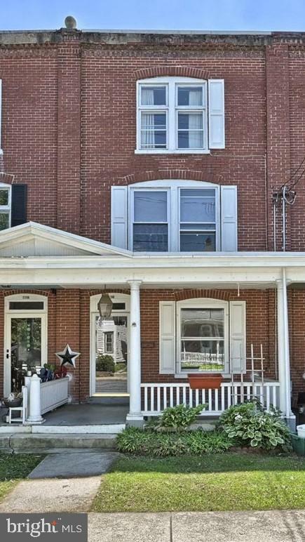 Property Photo:  156 Front Street  PA 17543 