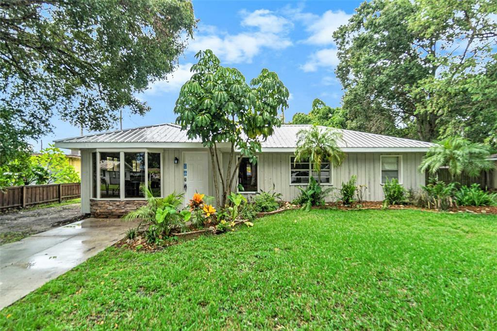 Property Photo:  1713 N Allendale Avenue  FL 34234 