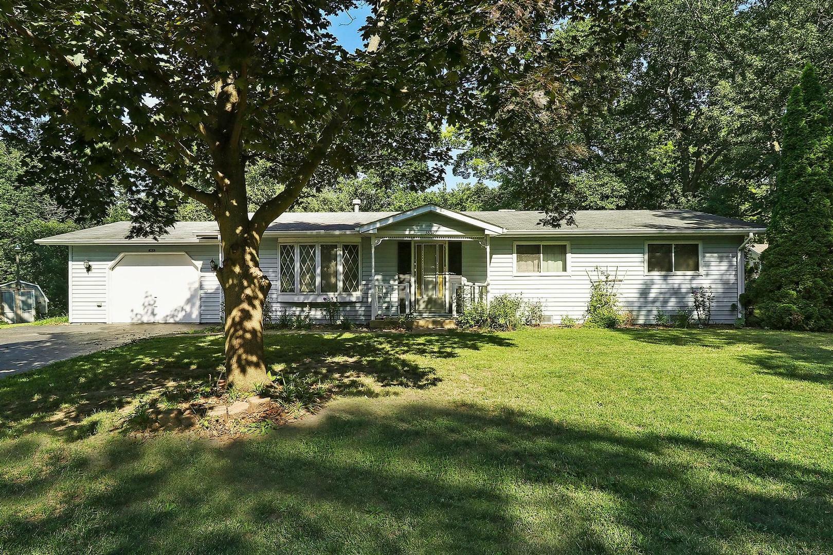 Property Photo:  38519 N Lincoln Avenue  IL 60081 