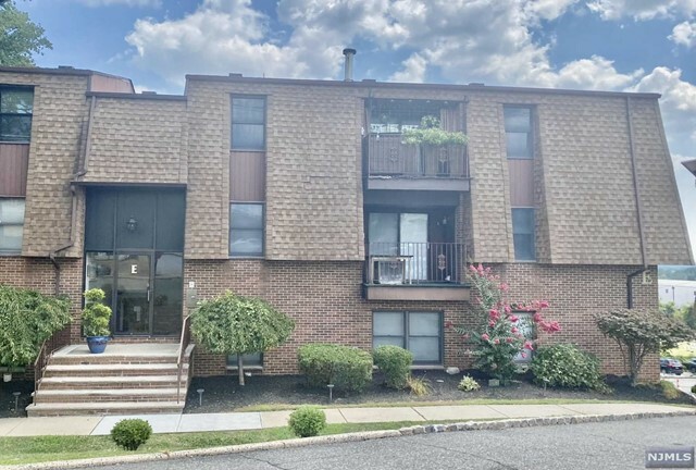 Property Photo:  700 Schuyler Avenue F32  NJ 07032 