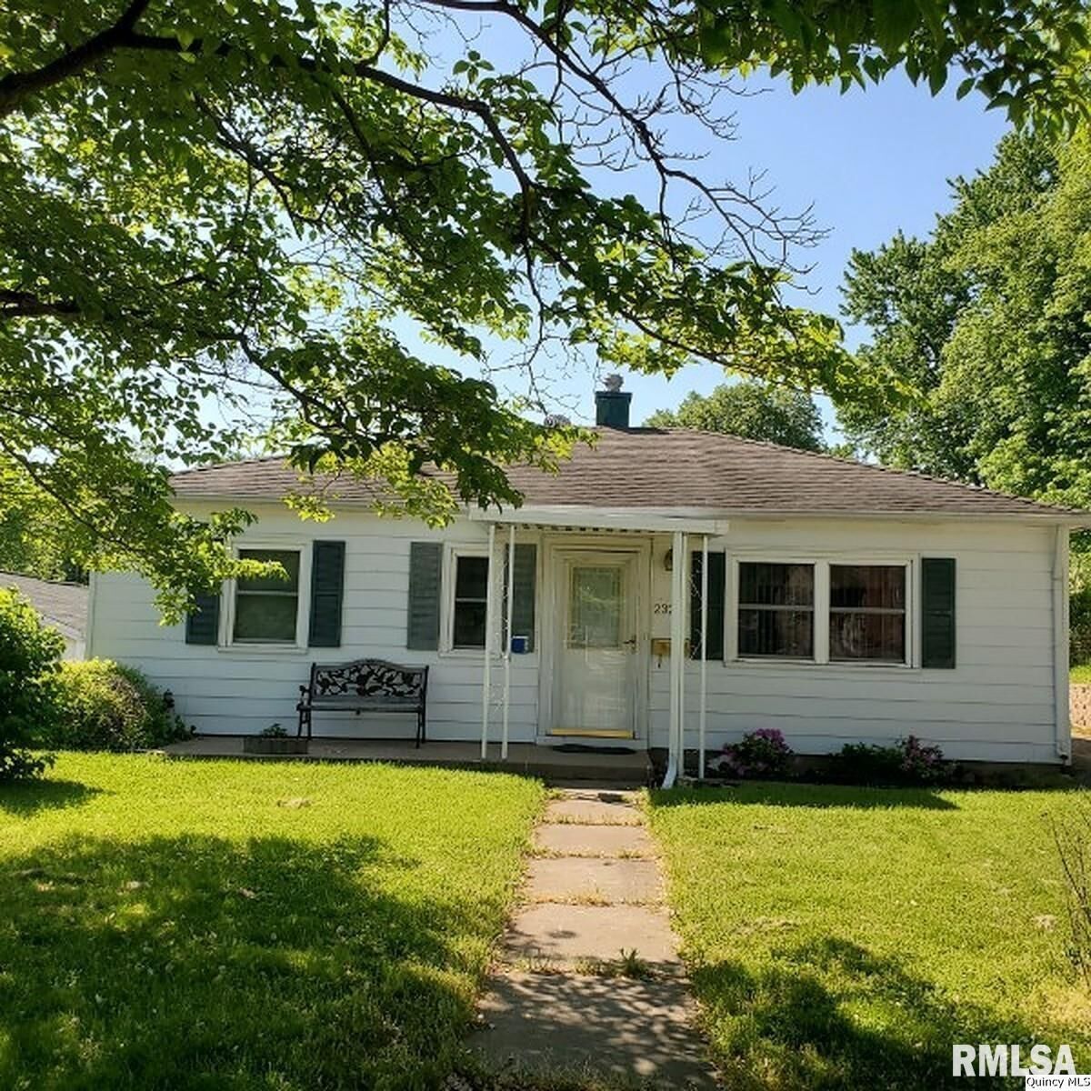 Property Photo: 2328 Quincy Avenue IL 62301