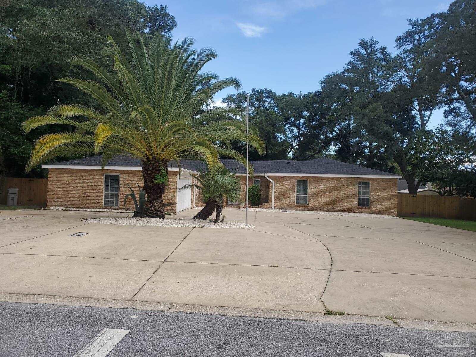 Property Photo:  302 Teakwood Cir  FL 32506 