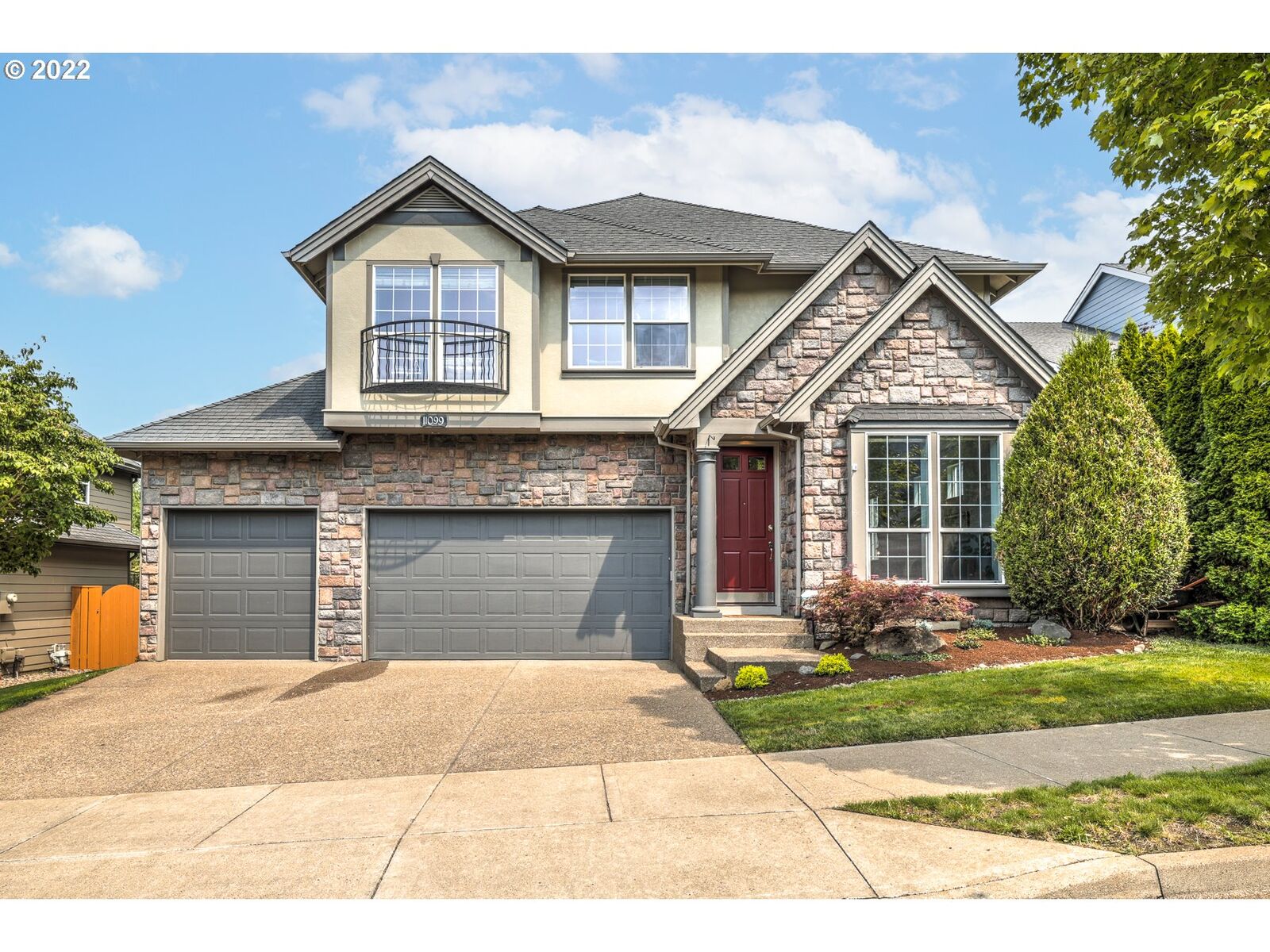 Property Photo:  11099 SW Gram St  OR 97062 