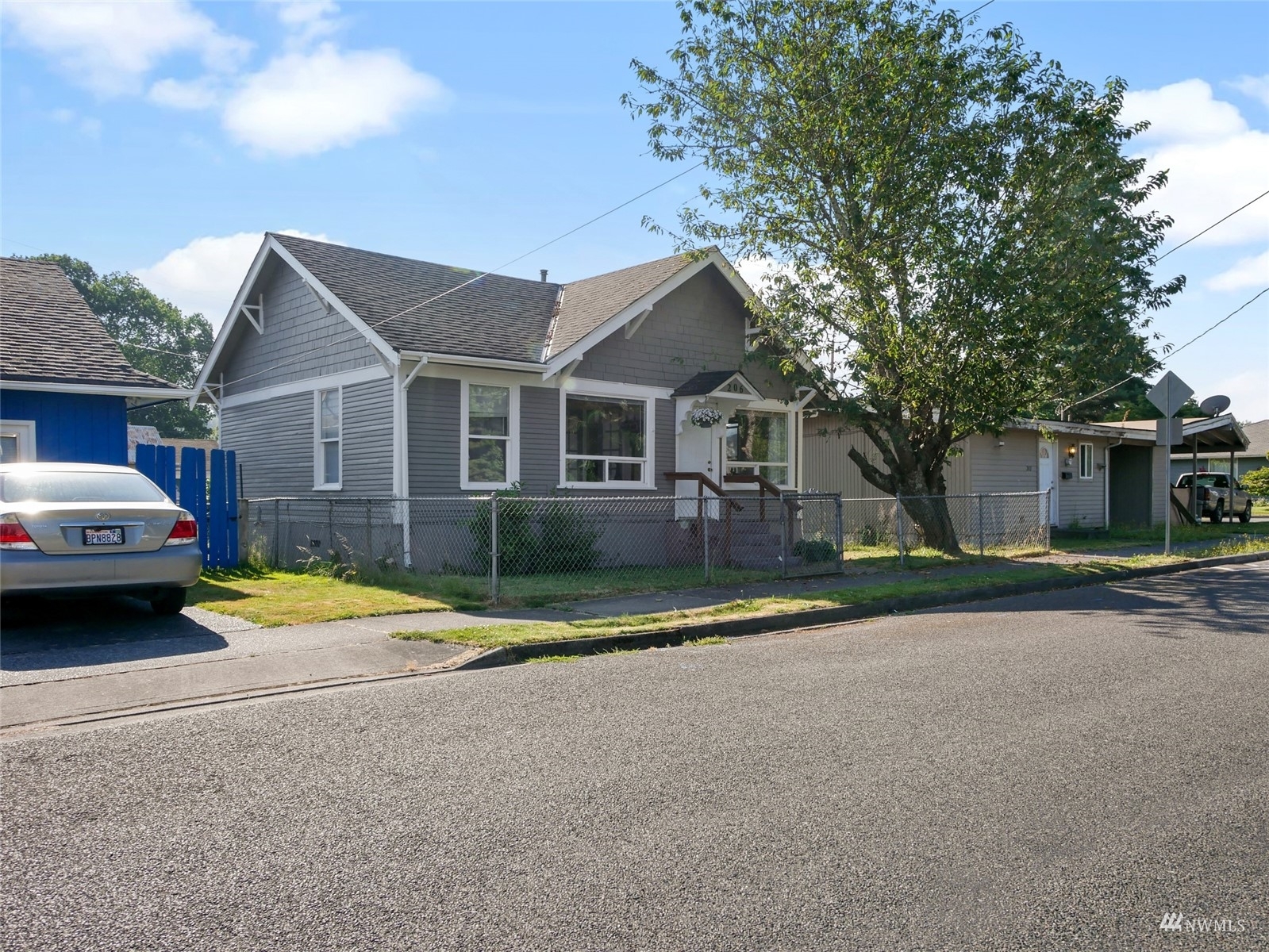 Property Photo:  206 O Street NE  WA 98002 