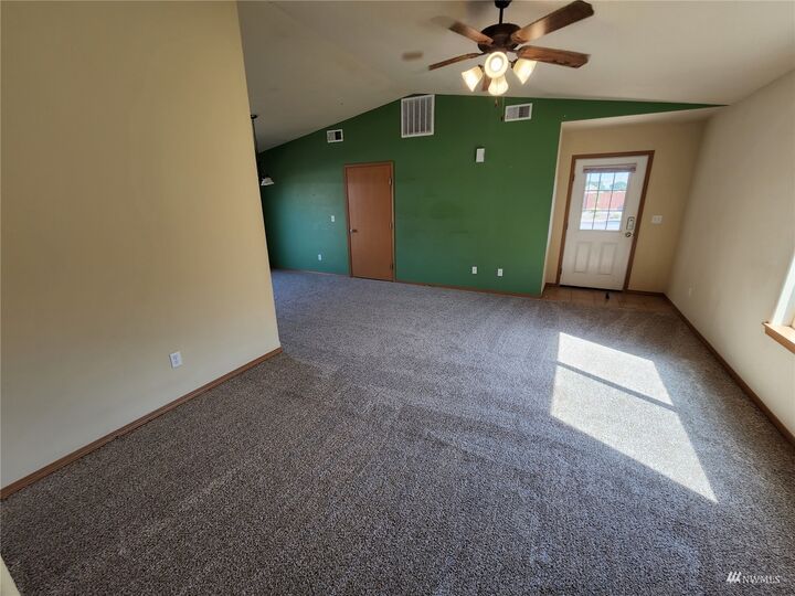 Property Photo:  504 E Countryside Avenue  WA 98926 