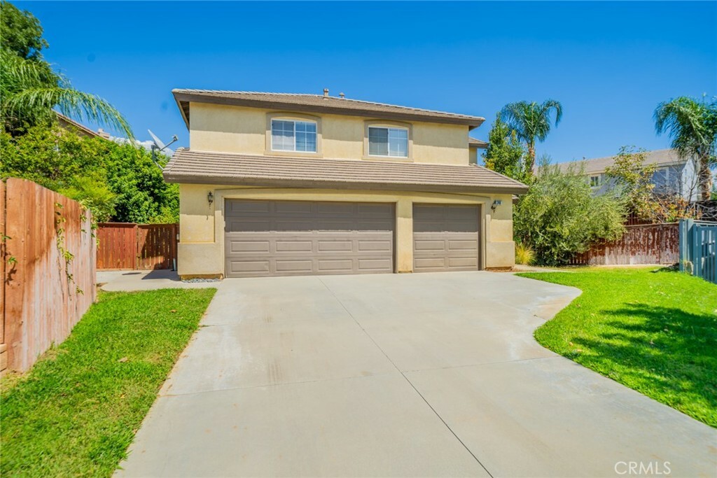 Property Photo:  748 Mockingbird Circle  CA 92223 