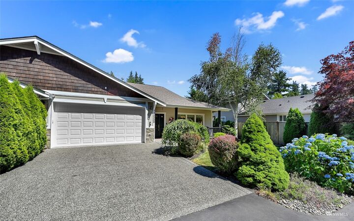 Property Photo: 14220 Beverly Park Road B WA 98026