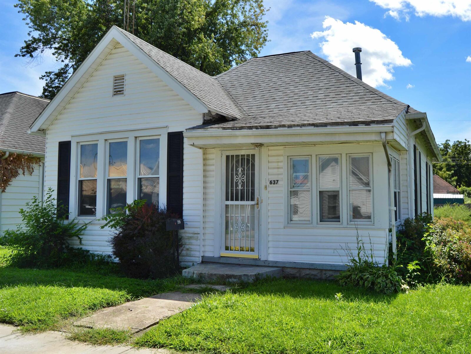 Property Photo:  637 Manilla Street  IN 47591 