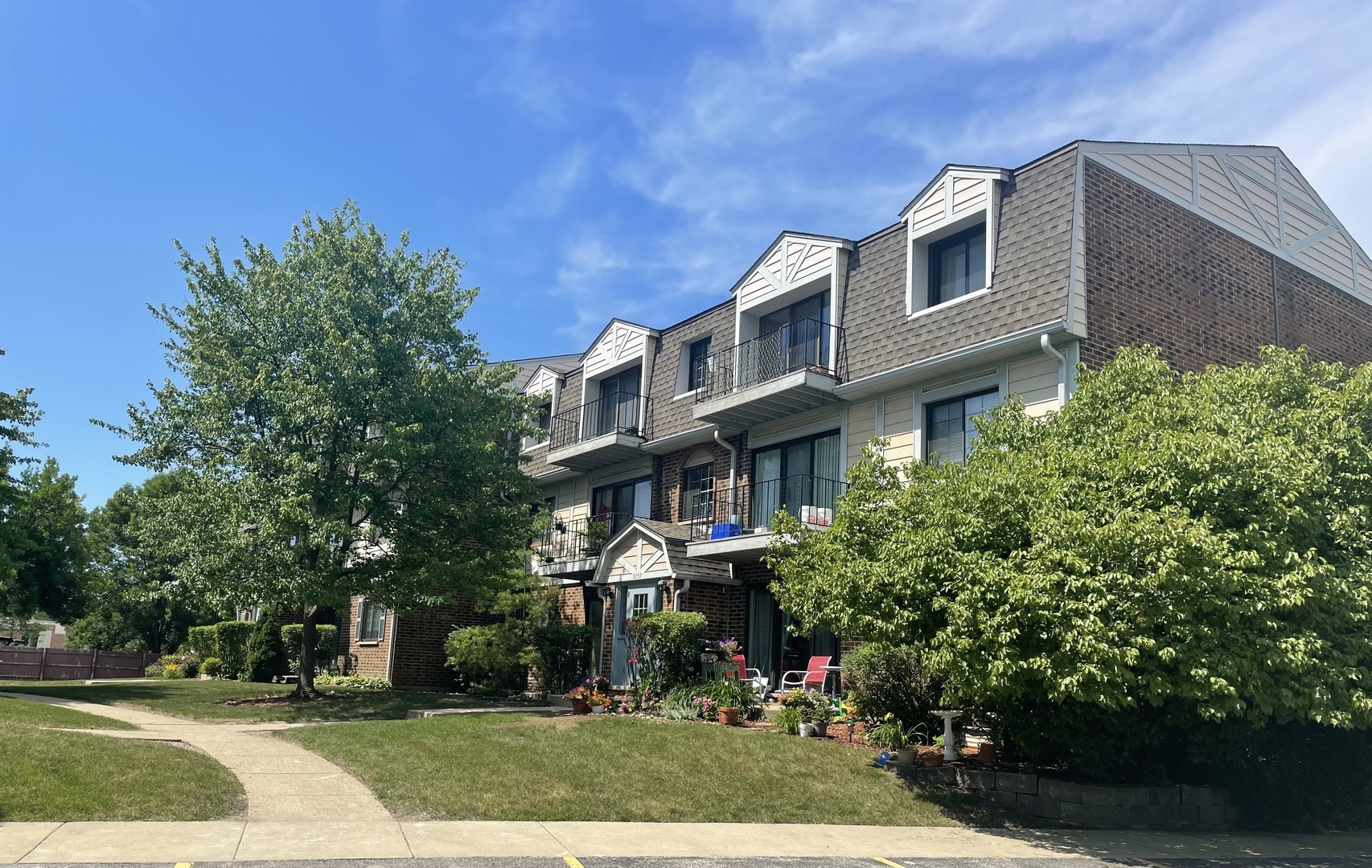 Property Photo: 3252 Sanders Road 9F IL 60062