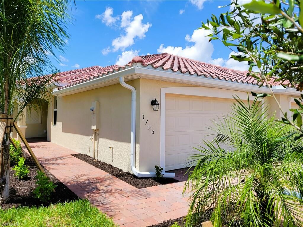 Property Photo: 1750 Alameda Dr FL 34120