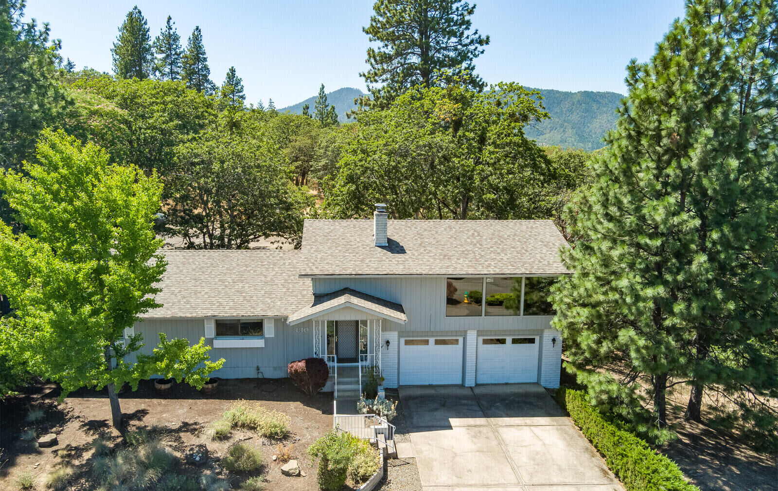 Property Photo:  330 Conestoga Circle  OR 97530 