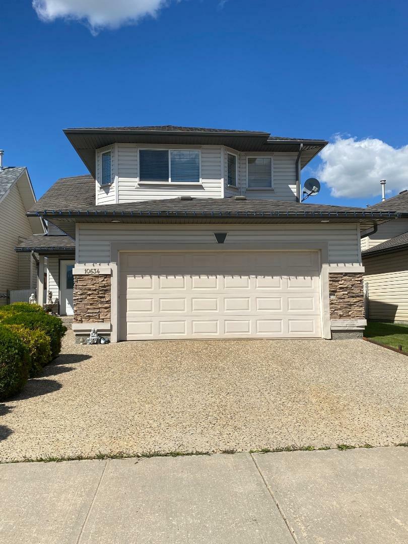 Property Photo: 10634 Royal Oaks Drive AB T8V 8G3