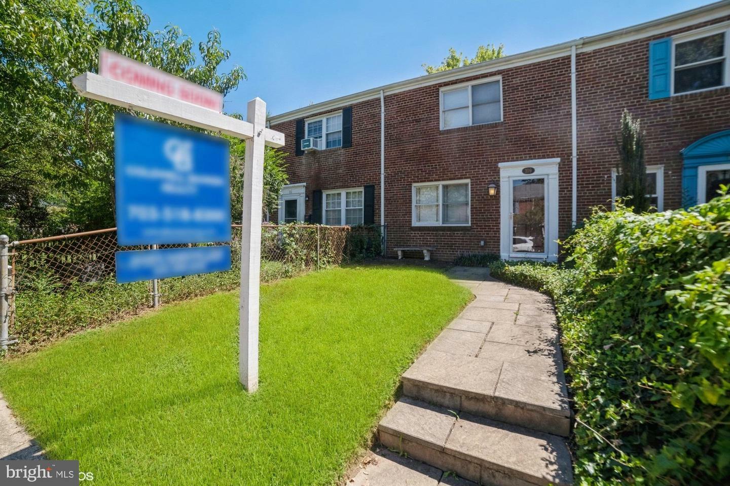 Property Photo: 109 Mount Vernon Avenue VA 22301