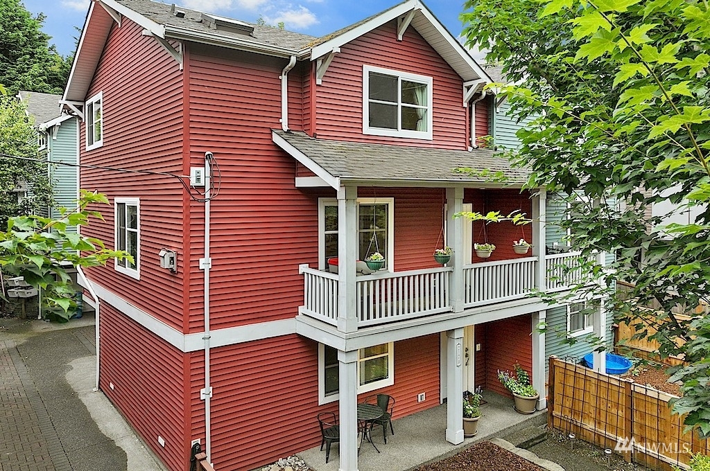 Property Photo:  212 N 39th Street A  WA 98103 