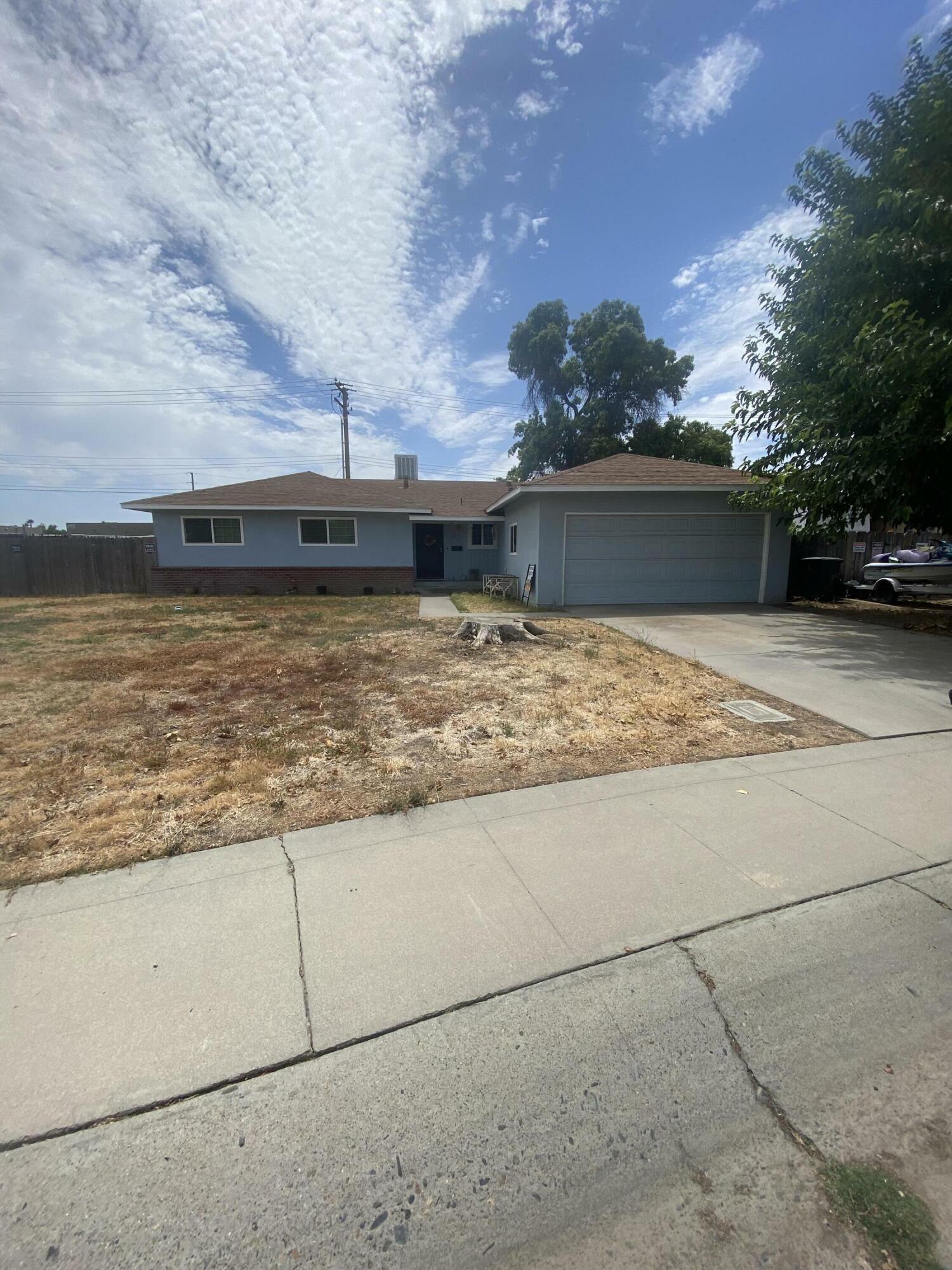 Property Photo:  2231 W Cambridge Avenue  CA 93277 