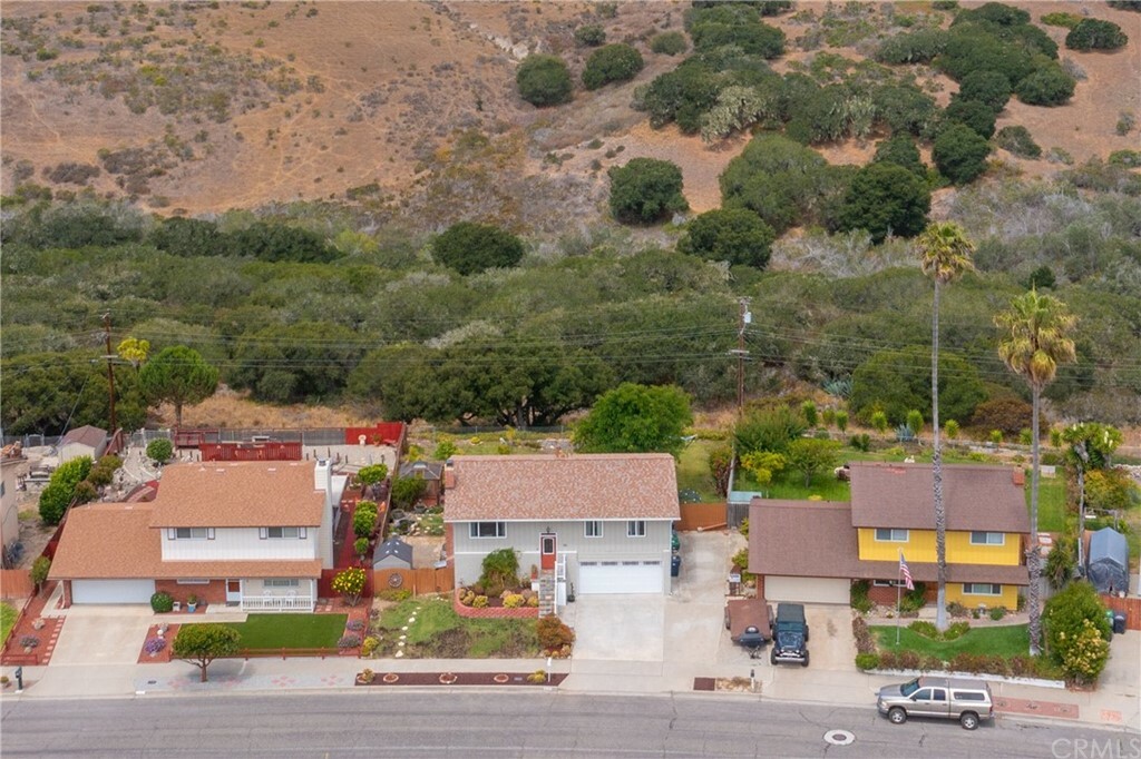 Property Photo:  416 Milky Way  CA 93436 