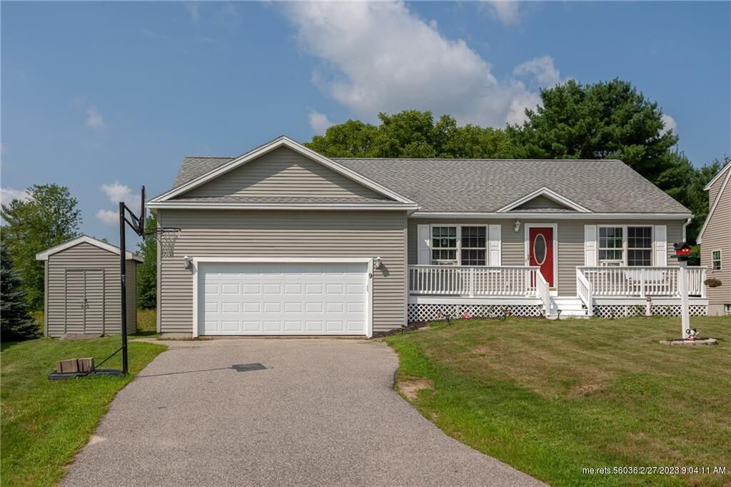 Property Photo: 9 Morgan Circle ME 04072