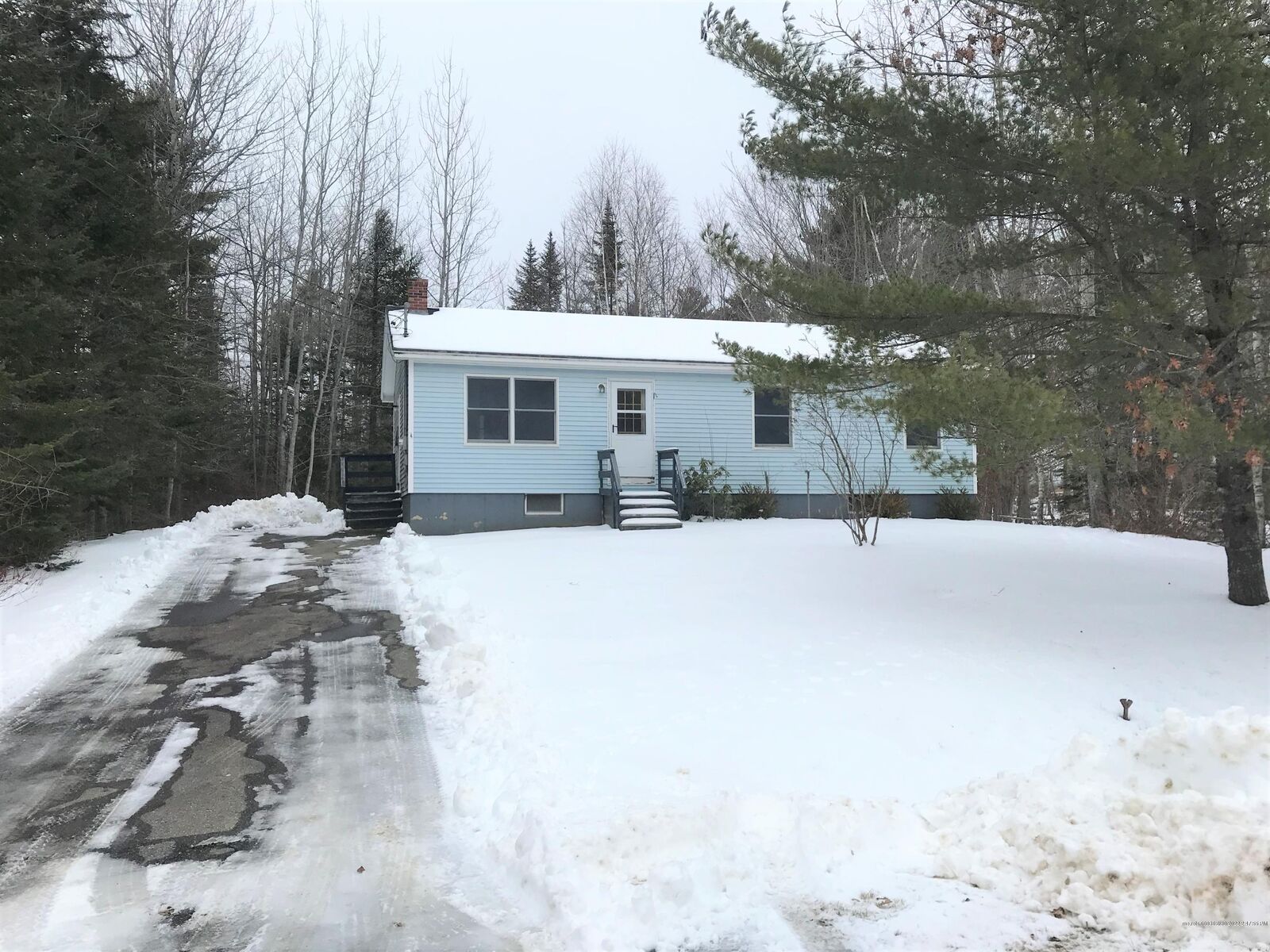 Property Photo:  4 Thomas Avenue  ME 04861 