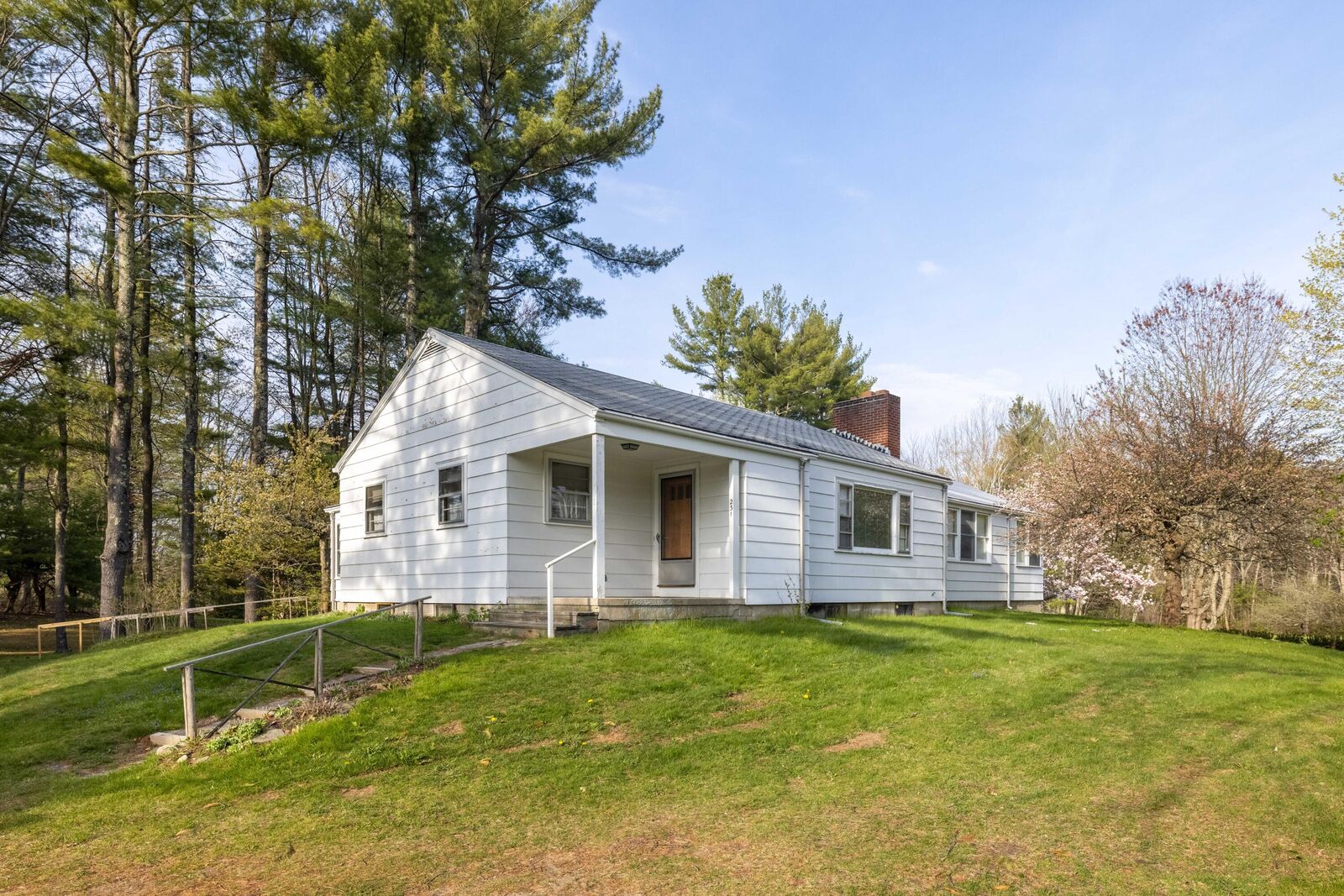 Property Photo: 231 Alewive Road ME 04043