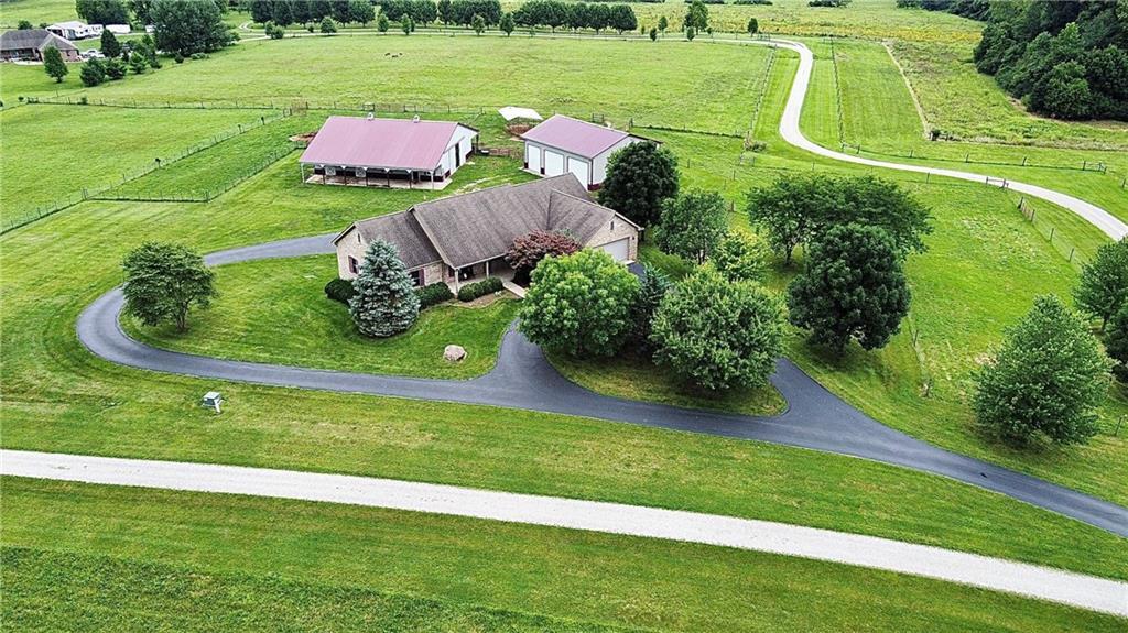 Property Photo: 657 E 600 S IN 46181
