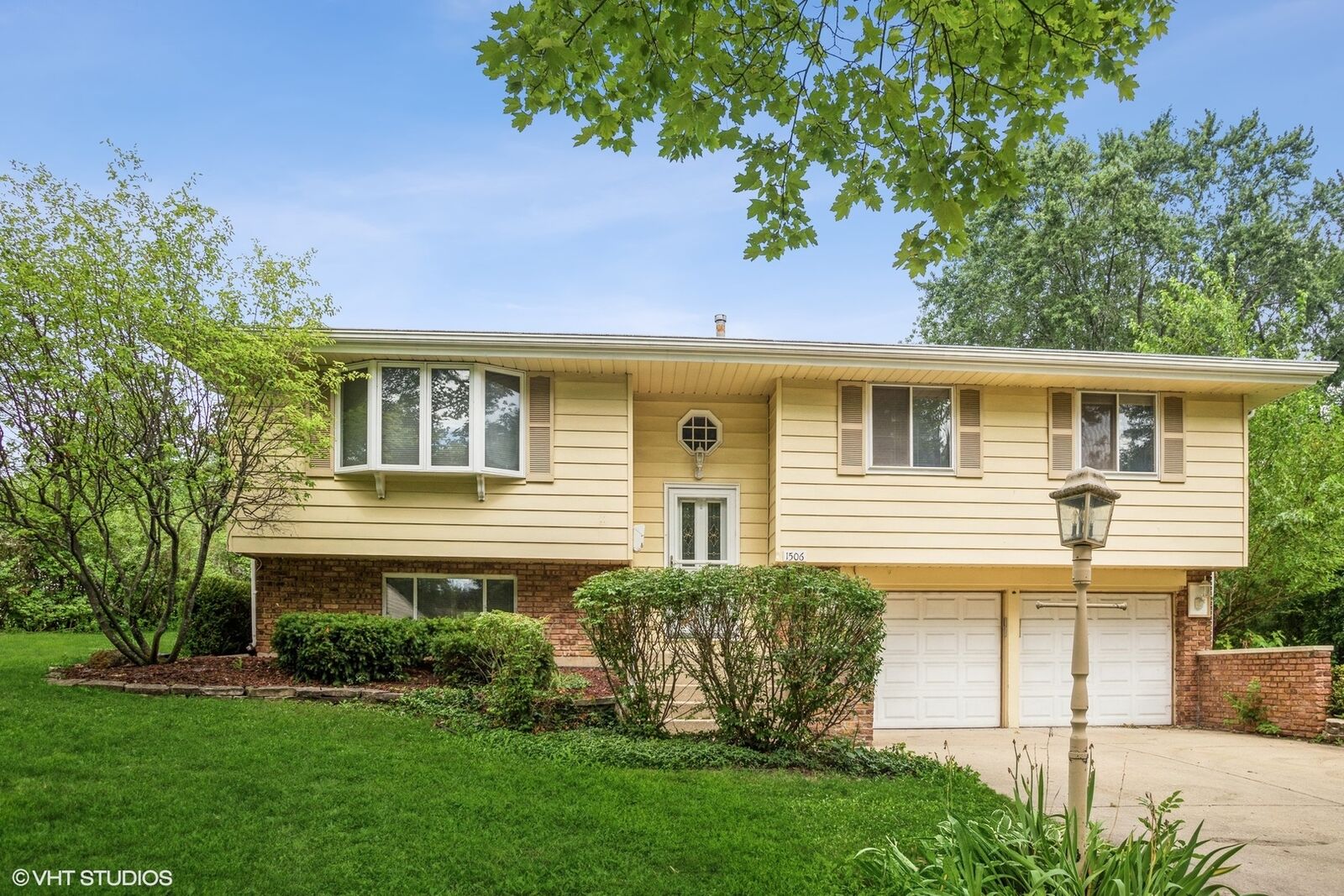 Property Photo:  1506 Somerset Lane  IL 60193 