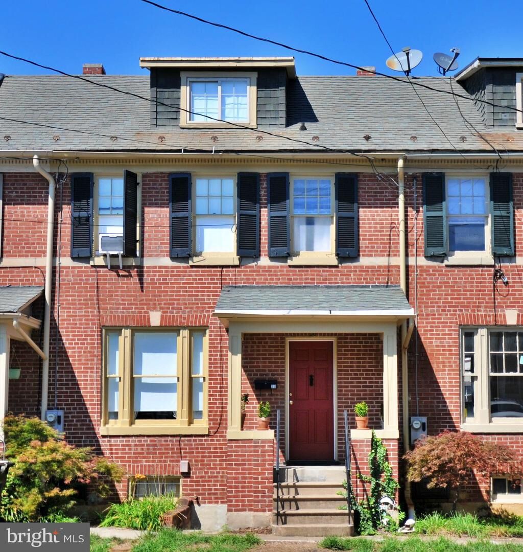Property Photo:  28 E Clifford Street  VA 22601 