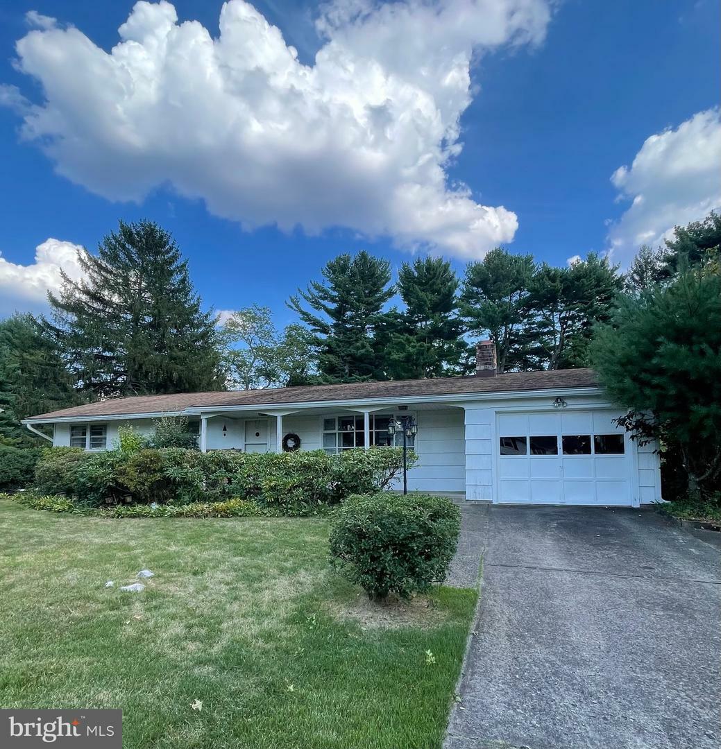 Property Photo:  51 Bedford Place  PA 19067 