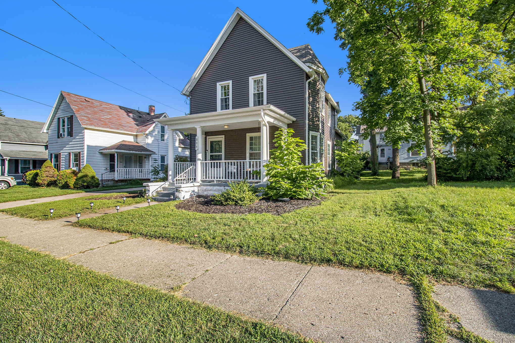 Property Photo:  804 W Washington Avenue  MI 49203 