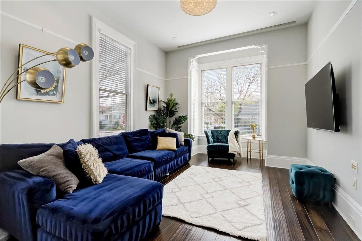 Property Photo:  285 East Saint James Street 1  CA 95112 