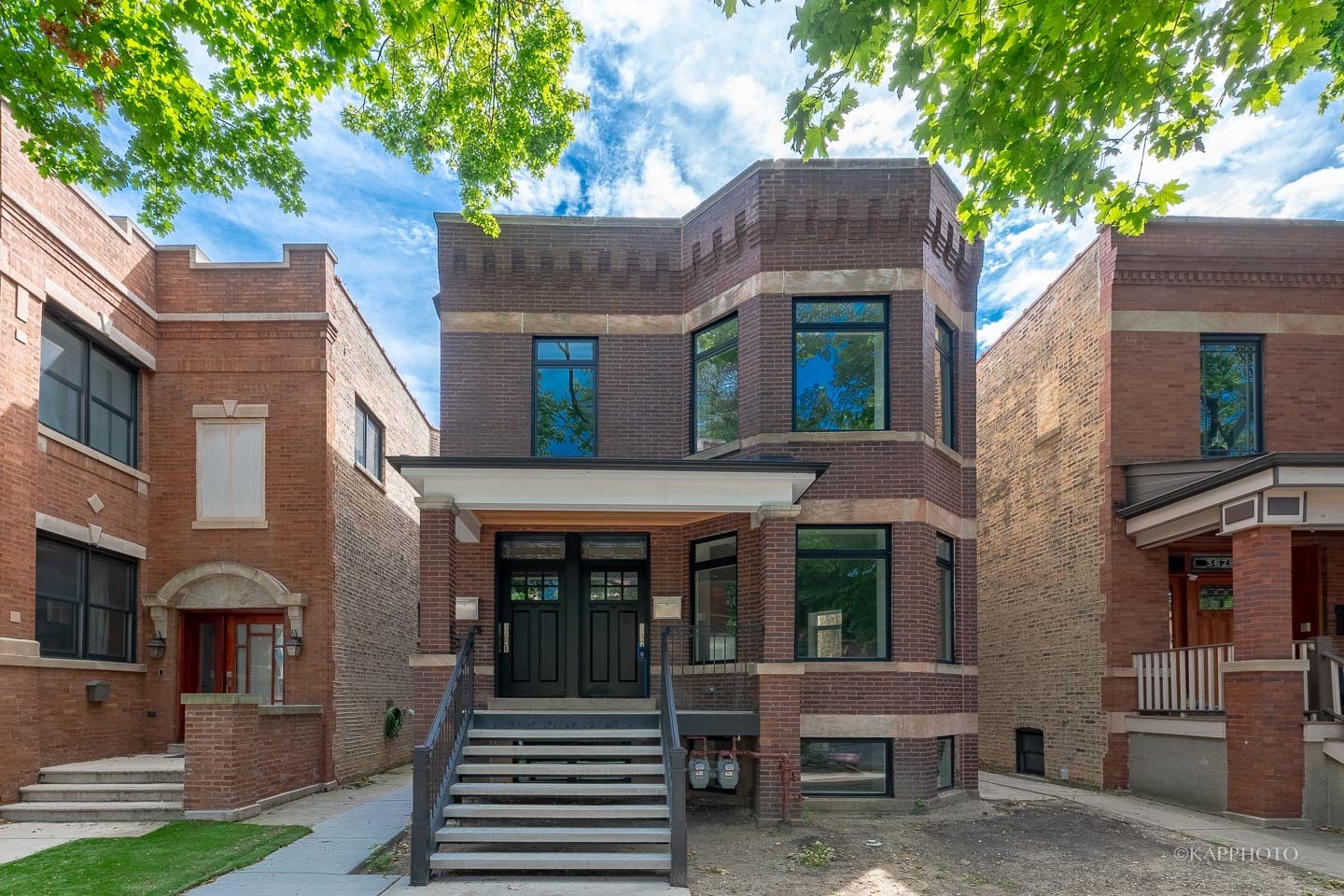 Property Photo: 3631 N Bell Avenue 1 IL 60618