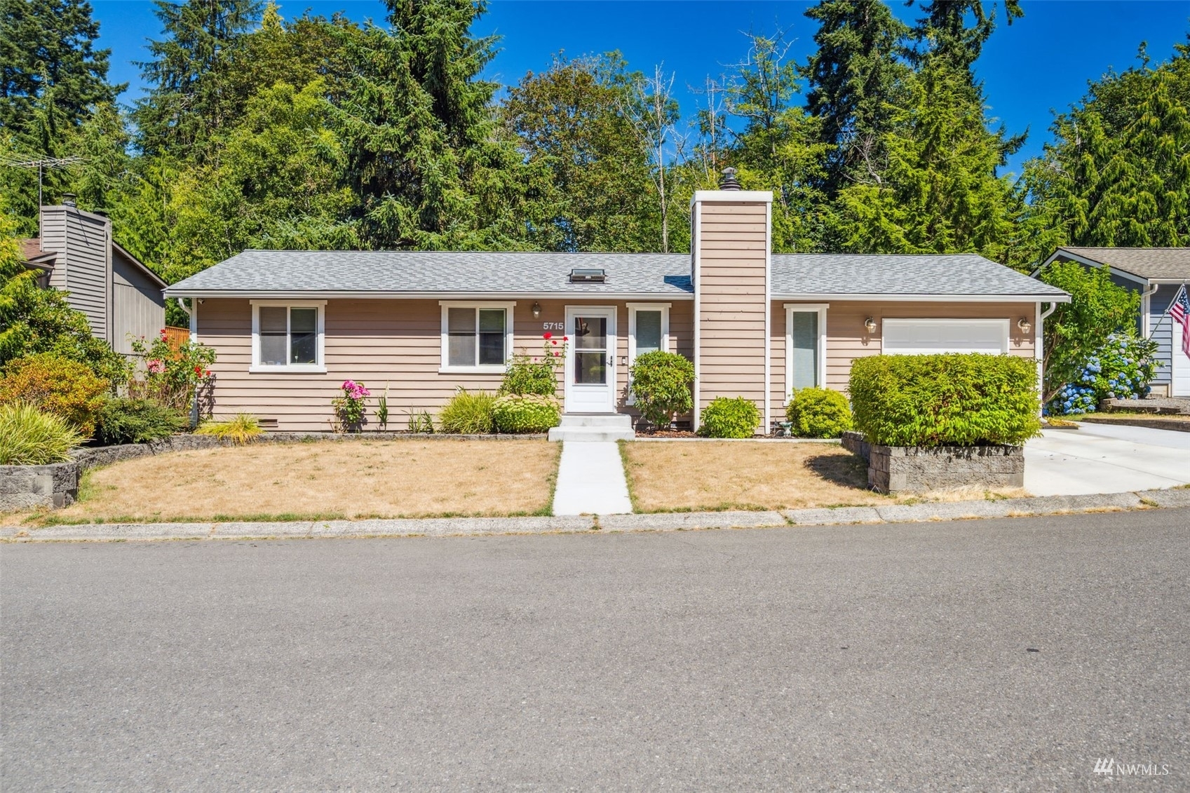 Property Photo:  5715 SW 145th Street  WA 98026 