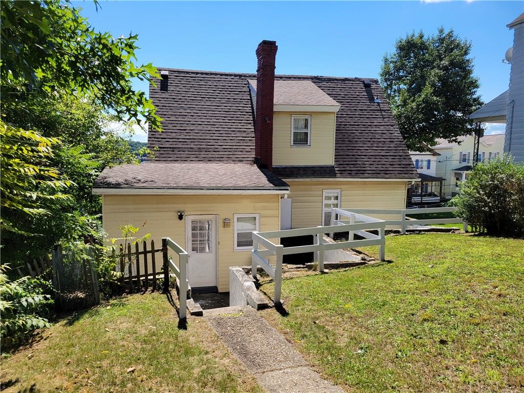 Property Photo:  601 Gaskill Ave  PA 15644 
