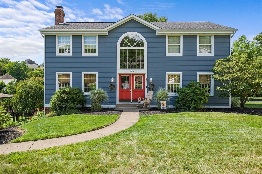 Property Photo:  409 Mary Ln  PA 15317 