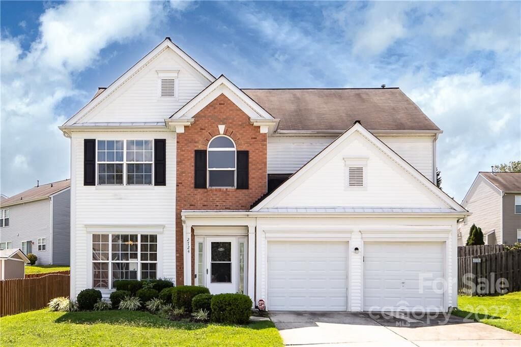 Property Photo:  2724 Old Ironside Drive  NC 28213 