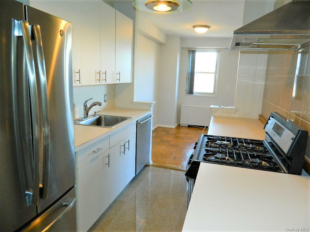 Property Photo:  30 Lake Street 7G  NY 10603 