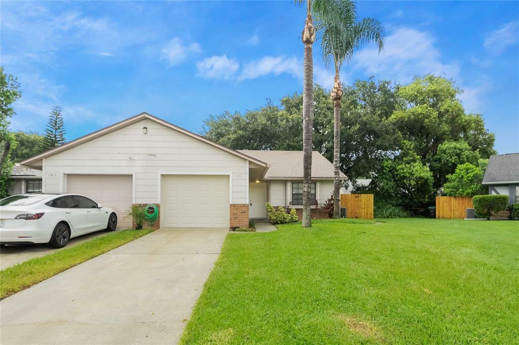 Property Photo:  1301 Pleasant Oak Lane  FL 32804 